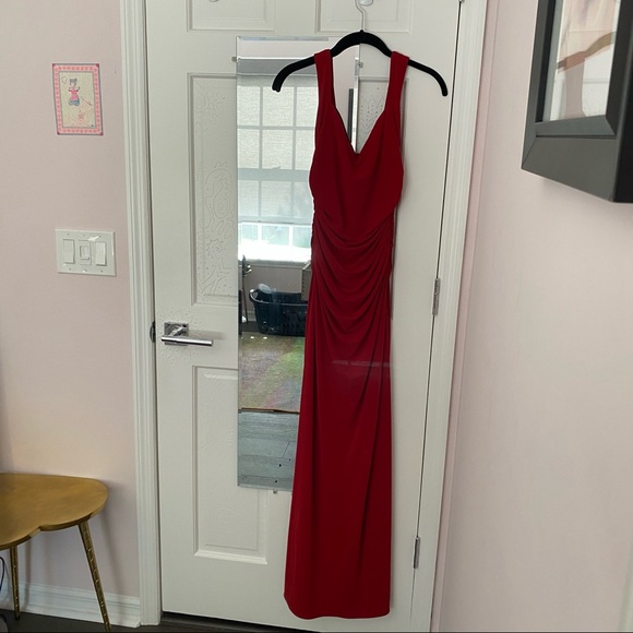 Gorgeous sexy red Laundry by Shelli Segal gown, stretchy and ruched, prom dress - Picture 1 of 5